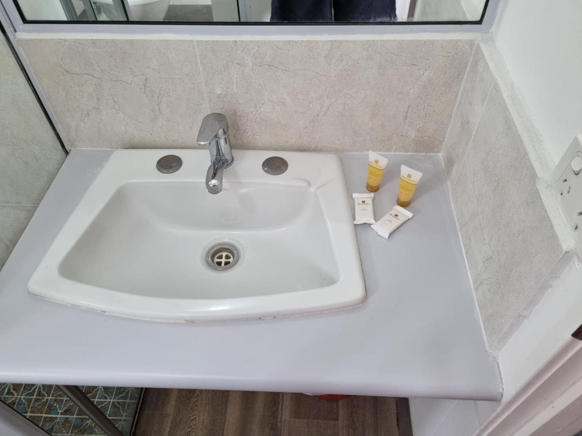Taree Lodge Motel Bagian luar foto
